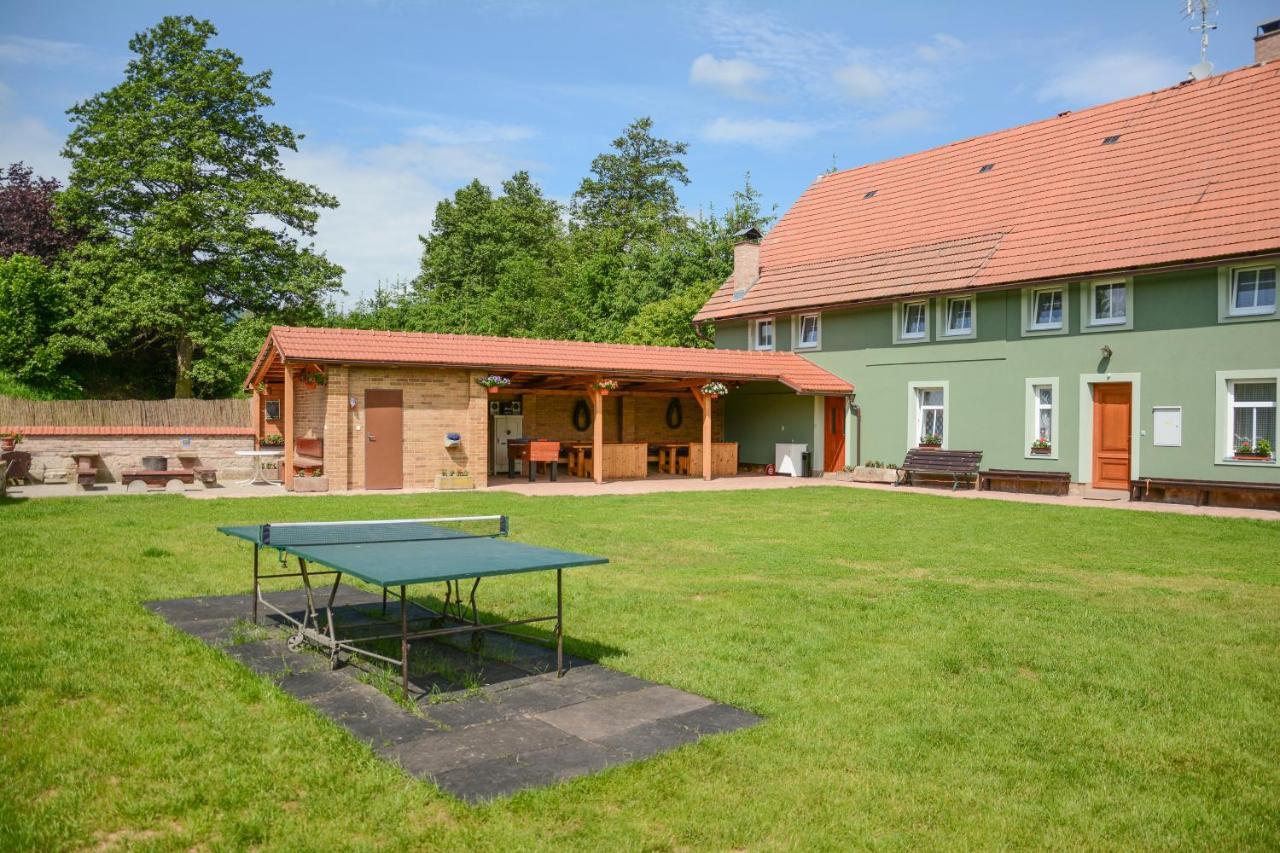 Stovka Bozanov Pensionat Exteriör bild